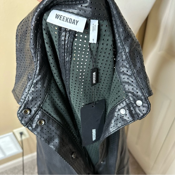 Weekday Snapdown Longsleeve NWT - Picture 3 of 4